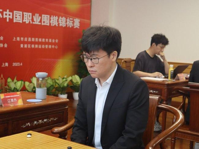 这话一出，不光是菲利普公爵目瞪口呆，就连旁边那些没说话的其他人，也都惊的说不出话。